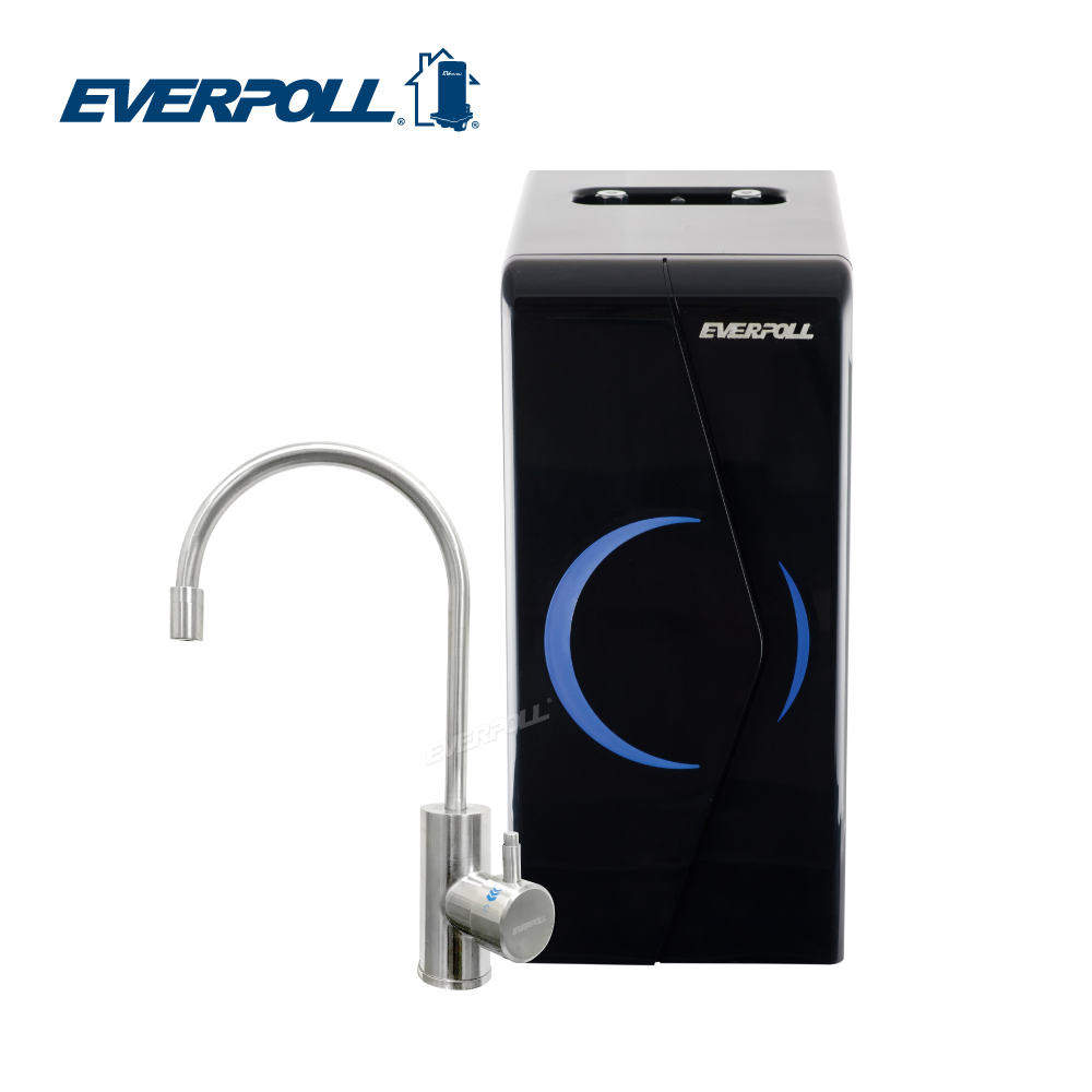 Everpoll 水槽下雙溫飲水機，配有不銹鋼水龍頭。