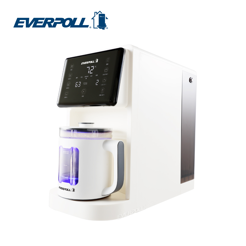 Everpoll 智慧 RO 即熱式熱水器，帶有數位顯示屏，可顯示溫度和 TDS 水平。