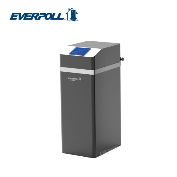 Everpoll 18L 全屋軟水器。數位顯示器顯示水質。